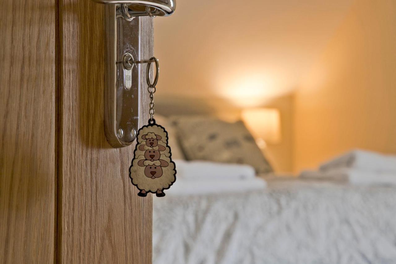 Moorland View Farm B&B Oakamoor ภายนอก รูปภาพ