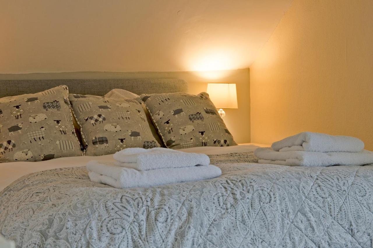 Moorland View Farm B&B Oakamoor ภายนอก รูปภาพ